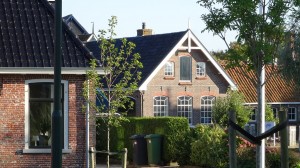 Maison de tuiles vernissées